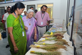 Anandiben-Patel-Hon-Governor-UP-IIM-03_0.jpg