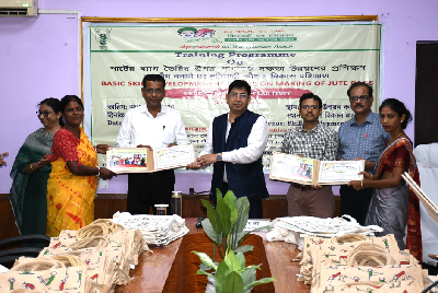 ICAR-CRIJAF, Barrackpore Organises Skill Development Training programme on Development of Basic Skills on Making of Jute Bags for farm women under TSP programme