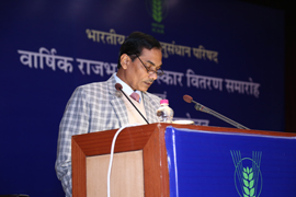 hindiaward-03-06122016.jpg